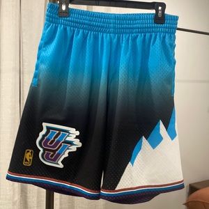 Utah Jazz Men's Large hardwood classic shorts. Mitchell and Ness